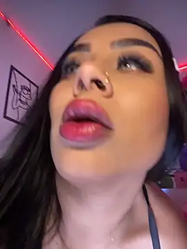 Snapshot of Emma_Brown_12 chatting on November 6, 2025, 9:26 pm Emma Brown 12 online show from November 6, 2025, 9:26 pm