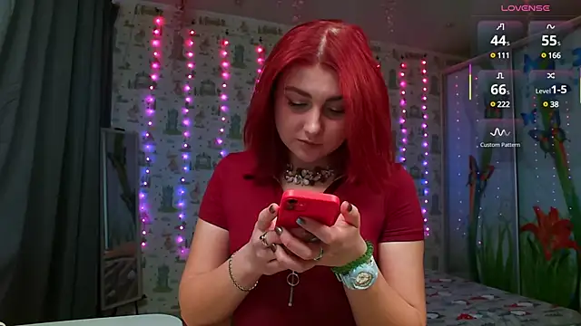 Snapshot of SmokyRose chatting on February 6, 2025, 11:32 am SmokyRose online show from February 6, 2025, 11:32 am