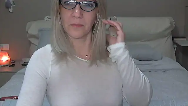 Snapshot of -K-- chatting on February 10, 2025, 4:36 pm -K-- online show from February 10, 2025, 4:36 pm