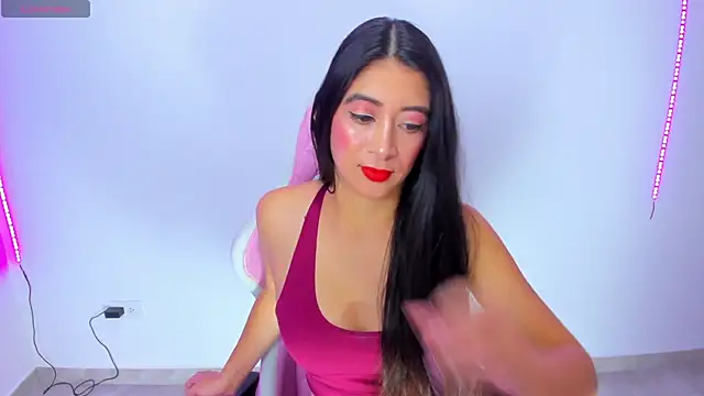 Snapshot of MeganWhite3 chatting on February 28, 2025, 4:43 am MeganWhite3 online show from February 28, 2025, 4:43 am