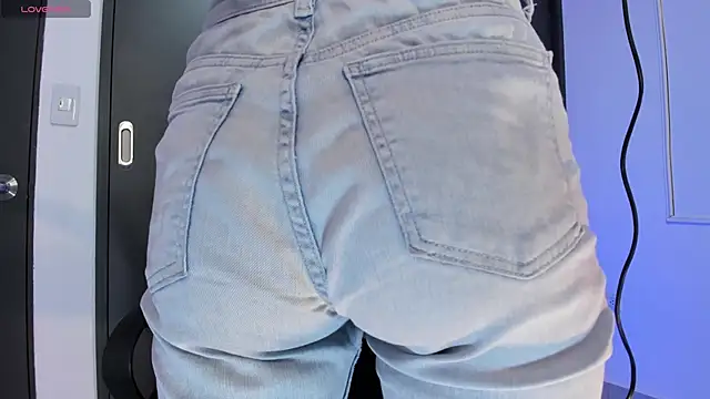 Snapshot of MeganWhite3 chatting on October 21, 2025, 3:07 am MeganWhite3 online show from October 21, 2025, 3:07 am