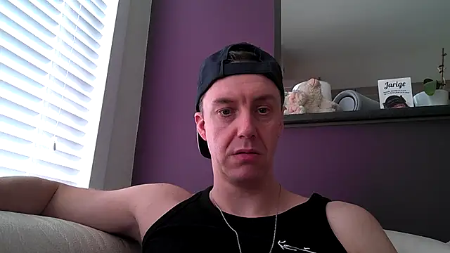 Snapshot of ploki2180 chatting on March 9, 2025, 11:36 am ploki2180 online show from March 9, 2025, 11:36 am