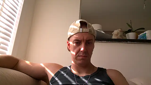 Snapshot of ploki2180 chatting on October 12, 2025, 11:42 am ploki2180 online show from October 12, 2025, 11:42 am