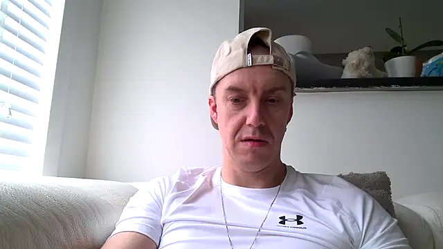 Snapshot of ploki2180 chatting on October 19, 2025, 8:48 am ploki2180 online show from October 19, 2025, 8:48 am