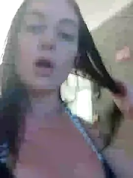 Snapshot of LilliThelo chatting on December 3, 2024, 9:45 pm LilliThelo online show from December 3, 2024, 9:45 pm