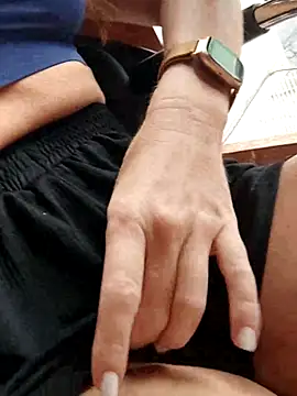 Snapshot of LilliThelo chatting on February 22, 2025, 11:02 am LilliThelo online show from February 22, 2025, 11:02 am