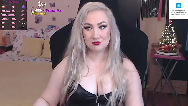 Snapshot of MissLexyGold chatting on December 22, 2024, 11:00 am MissLexyGold online show from December 22, 2024, 11:00 am