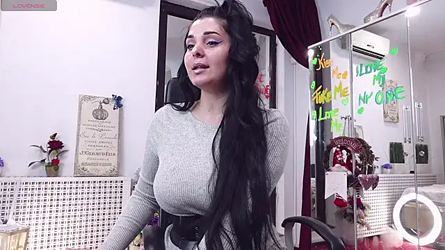 Snapshot of LexyRene chatting on November 19, 2025, 9:59 pm LexyRene online show from November 19, 2025, 9:59 pm