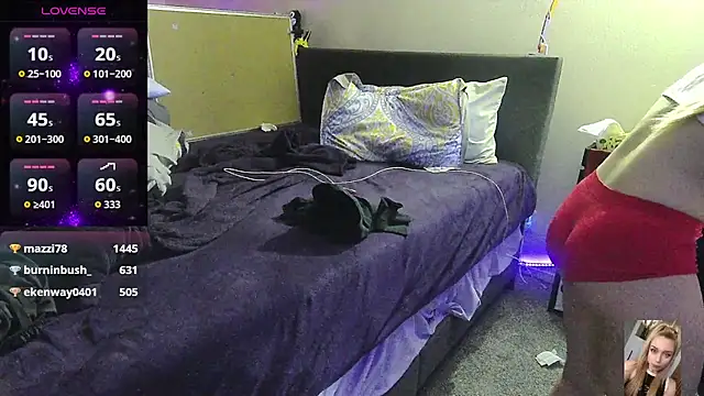 Blondiewithanass online show from November 6, 2025, 2:45 am