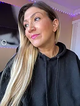 Snapshot of LittleMissEeve chatting on February 27, 2025, 4:32 pm LittleMissEeve online show from February 27, 2025, 4:32 pm