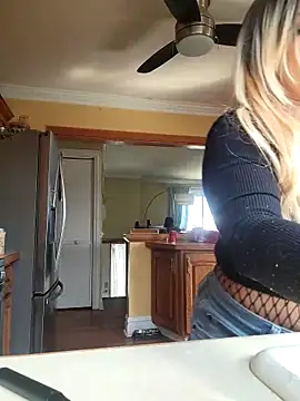 Snapshot of LittleMissEeve chatting on March 18, 2025, 7:53 pm LittleMissEeve online show from March 18, 2025, 7:53 pm