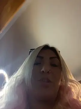 Snapshot of LittleMissEeve chatting on September 15, 2025, 9:48 pm LittleMissEeve online show from September 15, 2025, 9:48 pm