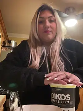 Snapshot of LittleMissEeve chatting on November 29, 2025, 11:52 pm LittleMissEeve online show from November 29, 2025, 11:52 pm