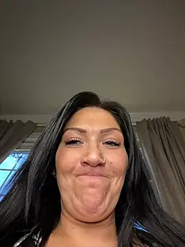 Snapshot of LittleMissEeve chatting on May 5, 2026, 12:40 am LittleMissEeve online show from May 5, 2026, 12:40 am