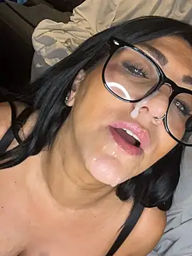 Snapshot of LittleMissEeve chatting on May 29, 2026, 3:48 am LittleMissEeve online show from May 29, 2026, 3:48 am