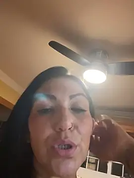 Snapshot of LittleMissEeve chatting on June 3, 2026, 3:53 am LittleMissEeve online show from June 3, 2026, 3:53 am