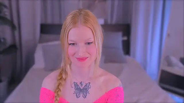 Snapshot of Laly_Peach chatting on December 25, 2024, 1:10 am Laly Peach online show from December 25, 2024, 1:10 am