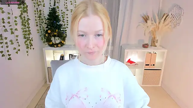 Snapshot of Laly_Peach chatting on January 9, 2025, 7:40 pm Laly Peach online show from January 9, 2025, 7:40 pm