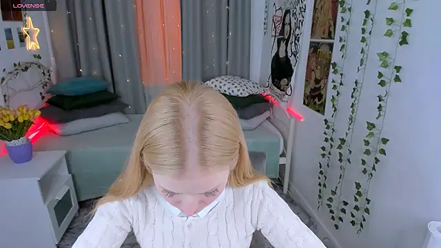 Snapshot of Laly_Peach chatting on January 21, 2025, 3:43 pm Laly Peach online show from January 21, 2025, 3:43 pm