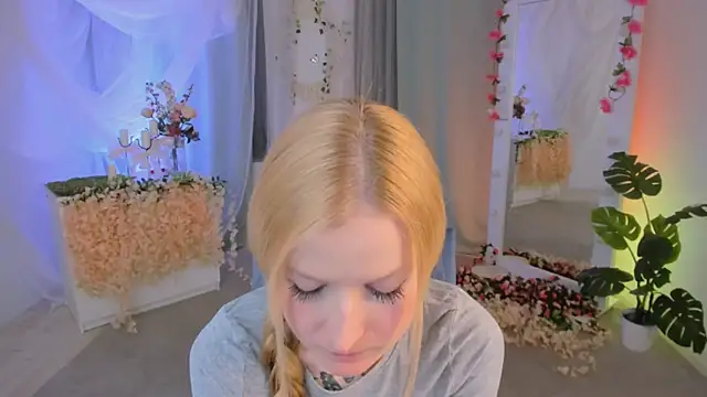 Snapshot of Laly_Peach chatting on February 10, 2025, 5:30 pm Laly Peach online show from February 10, 2025, 5:30 pm