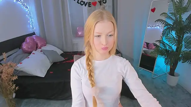 Snapshot of Laly_Peach chatting on February 17, 2025, 4:15 pm Laly Peach online show from February 17, 2025, 4:15 pm