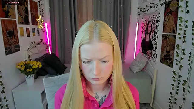 Snapshot of Laly_Peach chatting on October 18, 2025, 3:57 pm Laly Peach online show from October 18, 2025, 3:57 pm