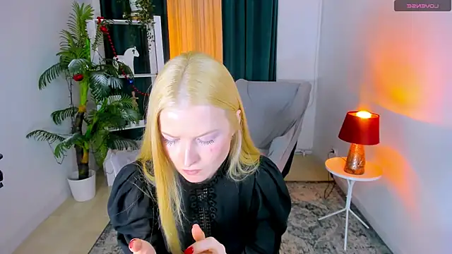 Laly Peach online show from January 6, 2026, 1:59 pm