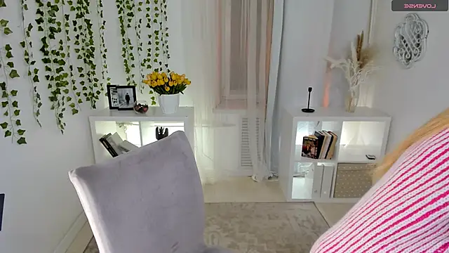 Laly Peach online show from January 14, 2026, 12:55 pm