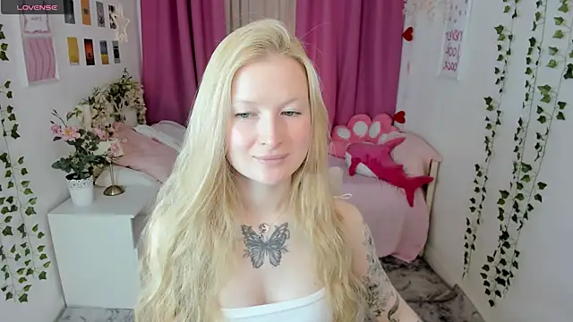 Laly Peach online show from April 29, 2026, 11:14 am