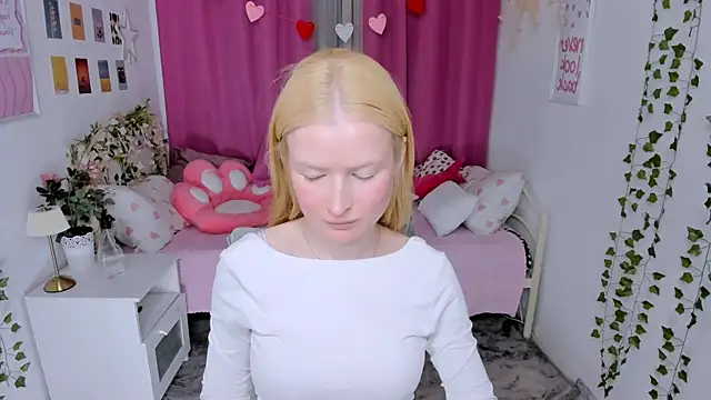 Snapshot of Laly_Peach chatting on June 7, 2026, 6:50 am Laly Peach online show from June 7, 2026, 6:50 am