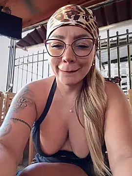 Snapshot of DIANITA_1988 chatting on January 11, 2025, 10:07 pm DIANITA 1988 online show from January 11, 2025, 10:07 pm