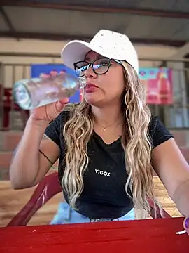 Snapshot of DIANITA_1988 chatting on January 19, 2025, 4:14 pm DIANITA 1988 online show from January 19, 2025, 4:14 pm