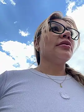 Snapshot of DIANITA_1988 chatting on January 22, 2025, 7:45 pm DIANITA 1988 online show from January 22, 2025, 7:45 pm