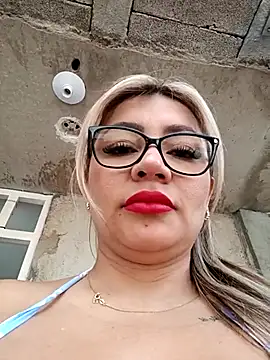 Snapshot of DIANITA_1988 chatting on February 17, 2025, 9:19 pm DIANITA 1988 online show from February 17, 2025, 9:19 pm