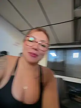 Snapshot of DIANITA_1988 chatting on May 27, 2026, 2:25 pm DIANITA 1988 online show from May 27, 2026, 2:25 pm