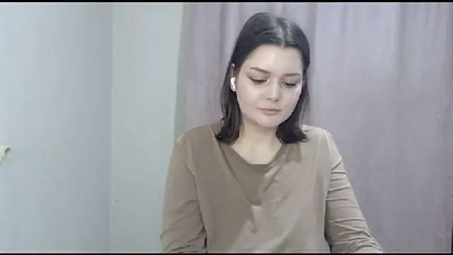 Snapshot of ohhhMie chatting on January 11, 2026, 11:10 pm ohhhMie online show from January 11, 2026, 11:10 pm