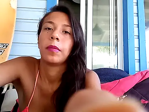 Snapshot of Luna-Natural chatting on January 21, 2025, 4:05 pm Luna-Natural online show from January 21, 2025, 4:05 pm