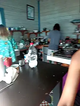 Snapshot of Luna-Natural chatting on February 4, 2025, 5:55 pm Luna-Natural online show from February 4, 2025, 5:55 pm