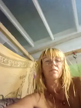 Snapshot of Luna-Natural chatting on February 13, 2025, 3:14 pm Luna-Natural online show from February 13, 2025, 3:14 pm