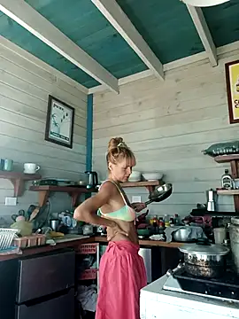 Snapshot of Luna-Natural chatting on February 19, 2025, 3:05 pm Luna-Natural online show from February 19, 2025, 3:05 pm