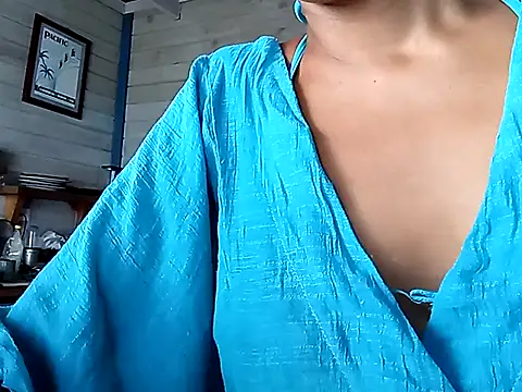 Snapshot of Luna-Natural chatting on February 22, 2025, 3:58 pm Luna-Natural online show from February 22, 2025, 3:58 pm