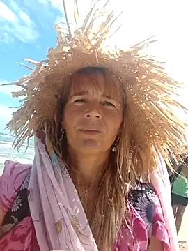 Snapshot of Luna-Natural chatting on February 27, 2025, 5:47 pm Luna-Natural online show from February 27, 2025, 5:47 pm