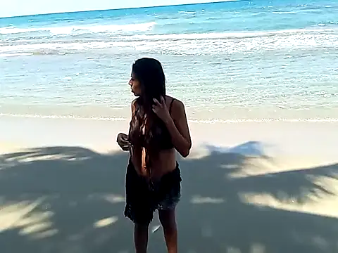 Snapshot of Luna-Natural chatting on March 15, 2025, 5:37 pm Luna-Natural online show from March 15, 2025, 5:37 pm