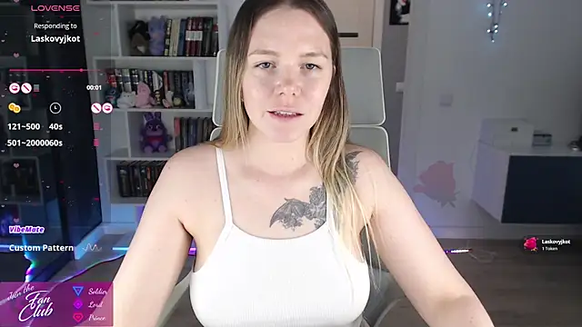 Snapshot of Emma_Bryan chatting on July 12, 2026, 5:37 pm Emma Bryan online show from July 12, 2026, 5:37 pm