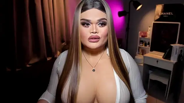 Snapshot of KarolinaThompson chatting on December 1, 2024, 4:29 pm KarolinaThompson online show from December 1, 2024, 4:29 pm