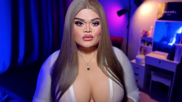 Snapshot of KarolinaThompson chatting on December 7, 2024, 10:06 pm KarolinaThompson online show from December 7, 2024, 10:06 pm