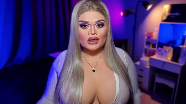 Snapshot of KarolinaThompson chatting on December 14, 2024, 8:29 pm KarolinaThompson online show from December 14, 2024, 8:29 pm