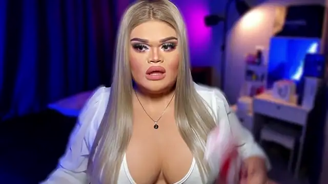 Snapshot of KarolinaThompson chatting on January 19, 2025, 6:43 pm KarolinaThompson online show from January 19, 2025, 6:43 pm