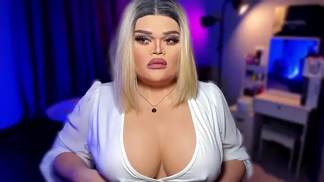 Snapshot of KarolinaThompson chatting on January 25, 2025, 7:06 am KarolinaThompson online show from January 25, 2025, 7:06 am