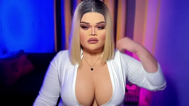 Snapshot of KarolinaThompson chatting on January 31, 2025, 8:22 am KarolinaThompson online show from January 31, 2025, 8:22 am